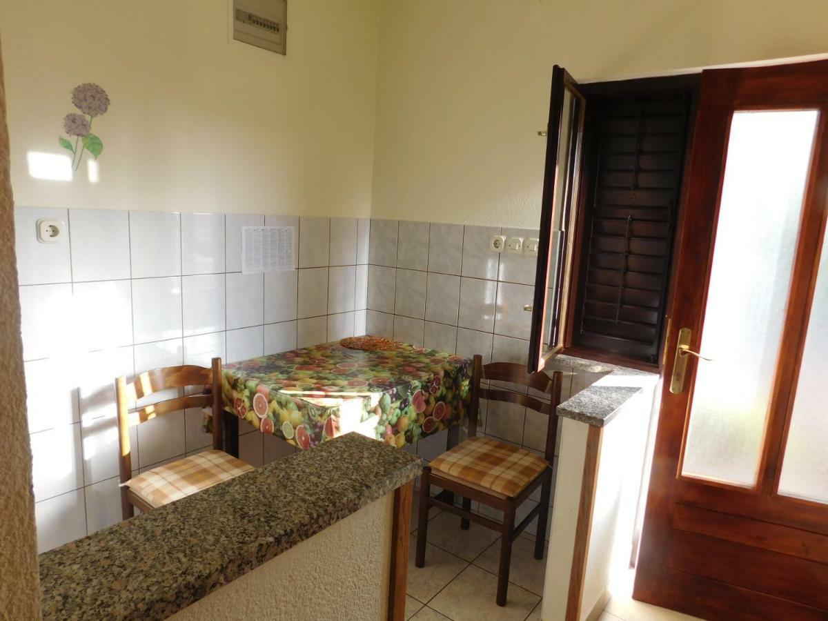 Apartmani Mate Vrban Karlobag Bagian luar foto